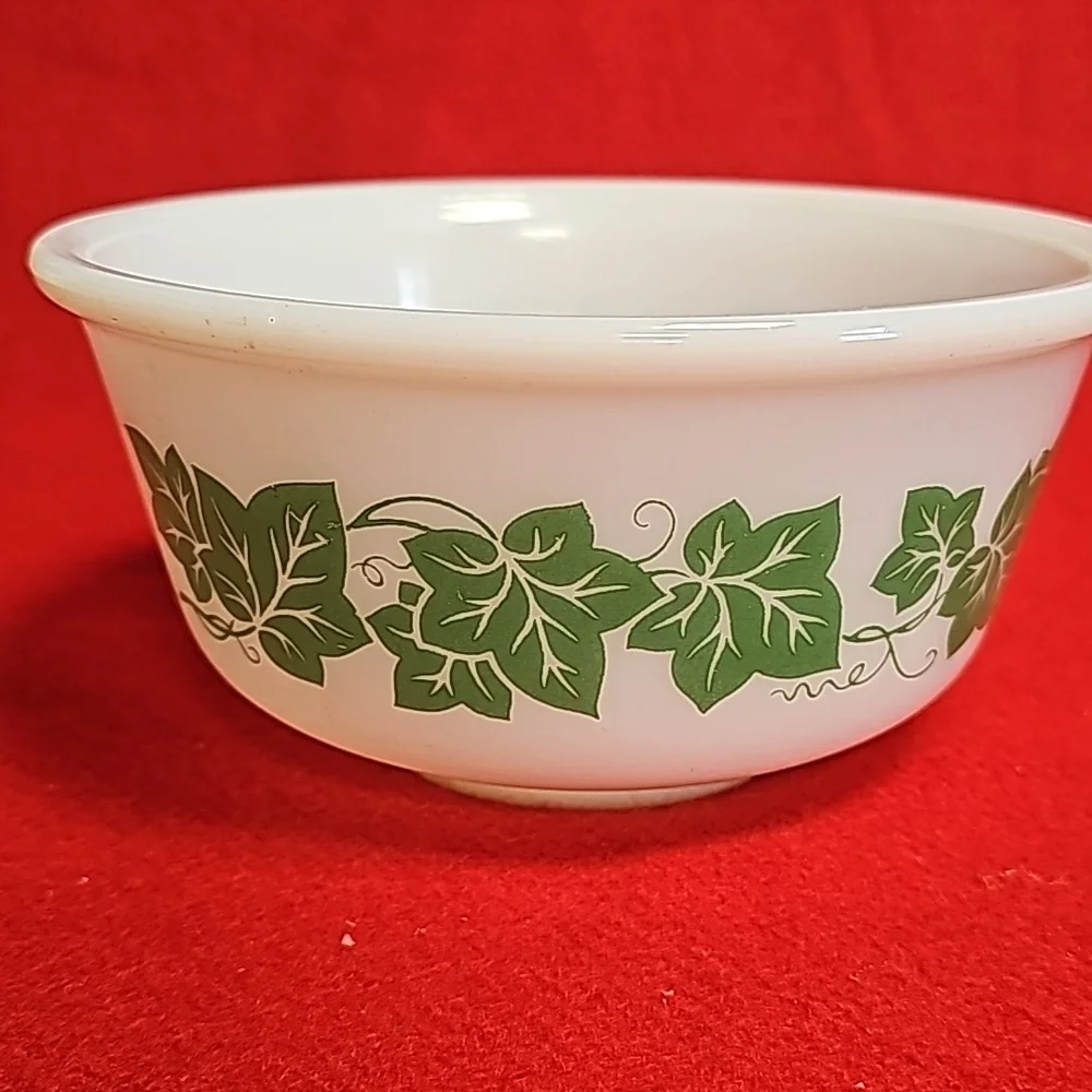 MIXING BOWL  7” VINTAGE Anchor Hocking IVY GREEN LEAVES MILK GLASS